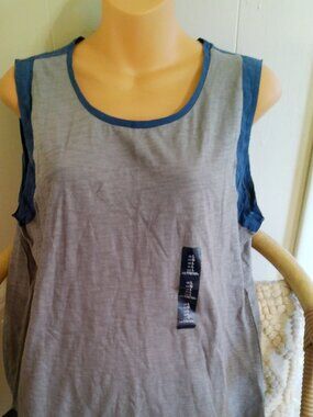 GAP TOP SIZE LARGE NEW WITHOUT TAGS